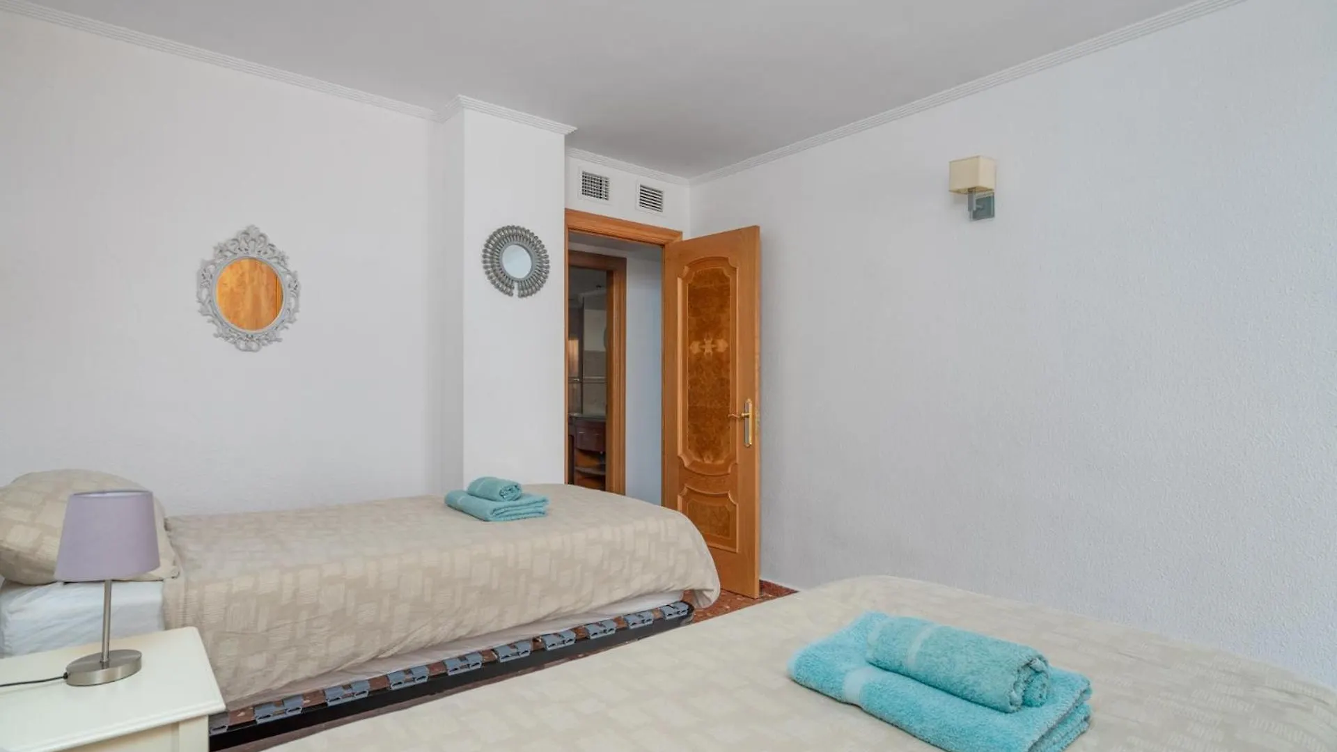 Apartament Beachfront, Two Bed- & Bathrooms, Private Parking Fuengirola